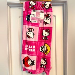 NWT Hello Kitty “Color Me Pink” Oversized Throw